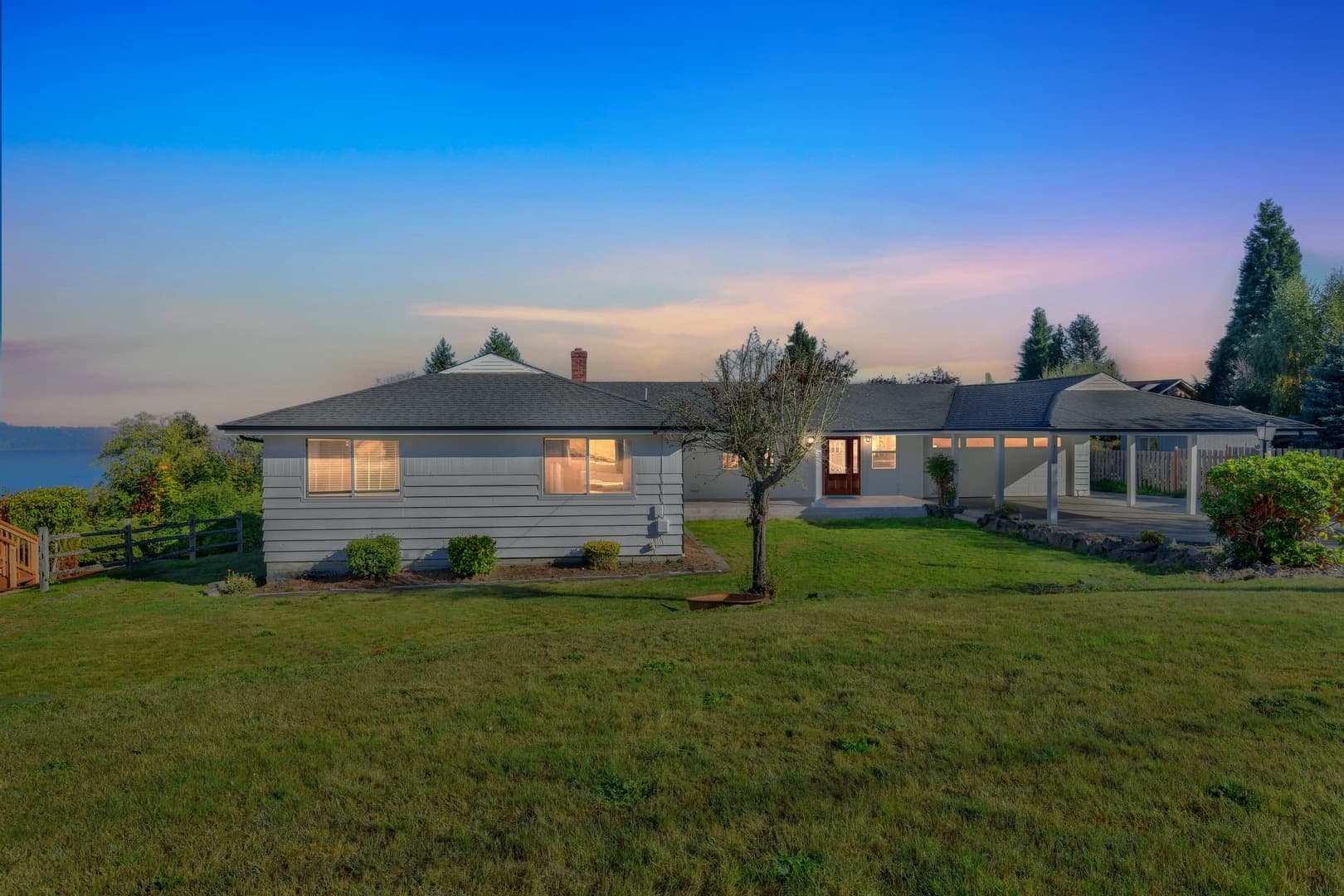 A large 5-bedroom home in Federal Way, WA at dusk